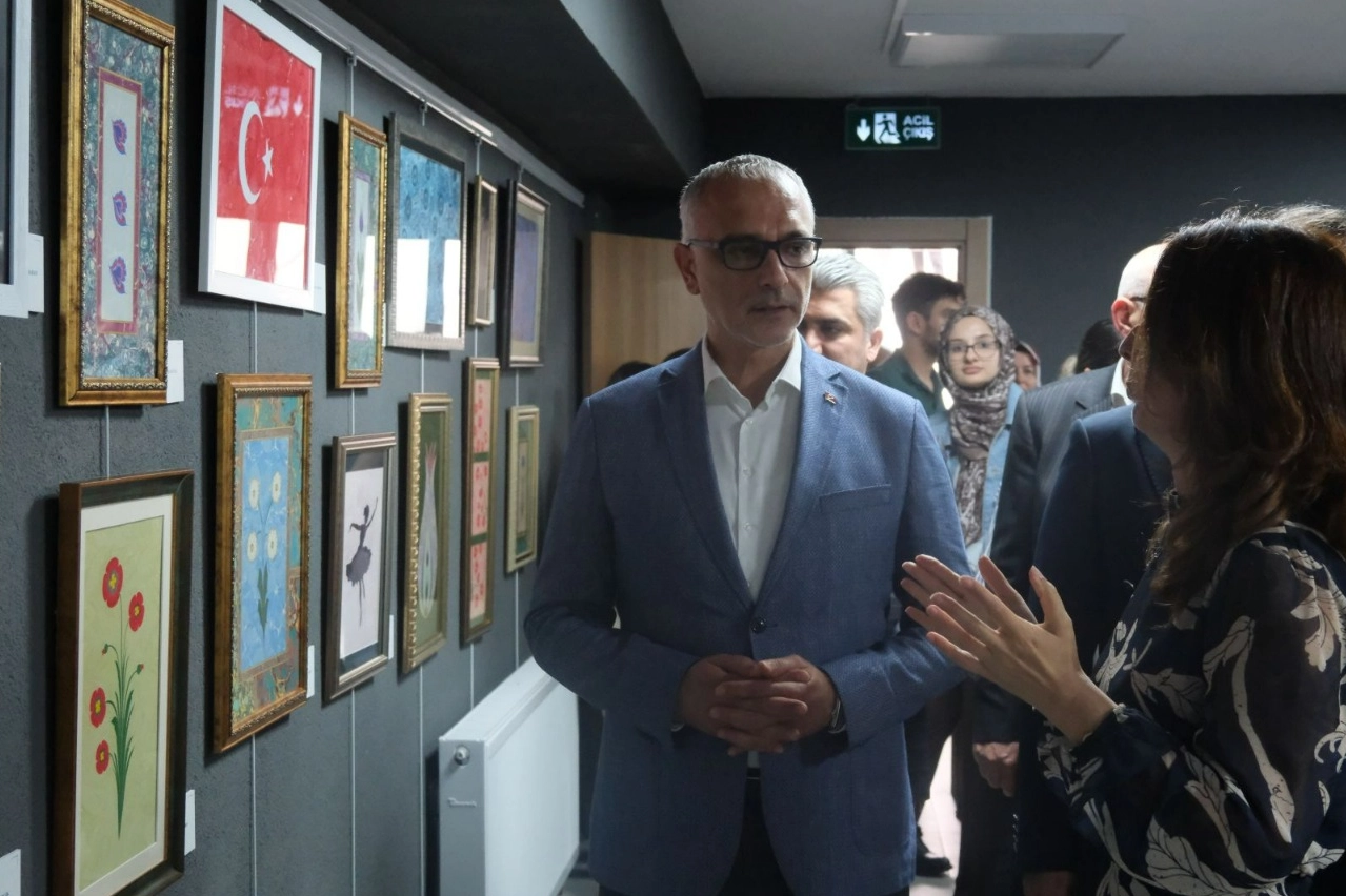 Kocaeli'de sanatseverlere yıl sonu sergisi