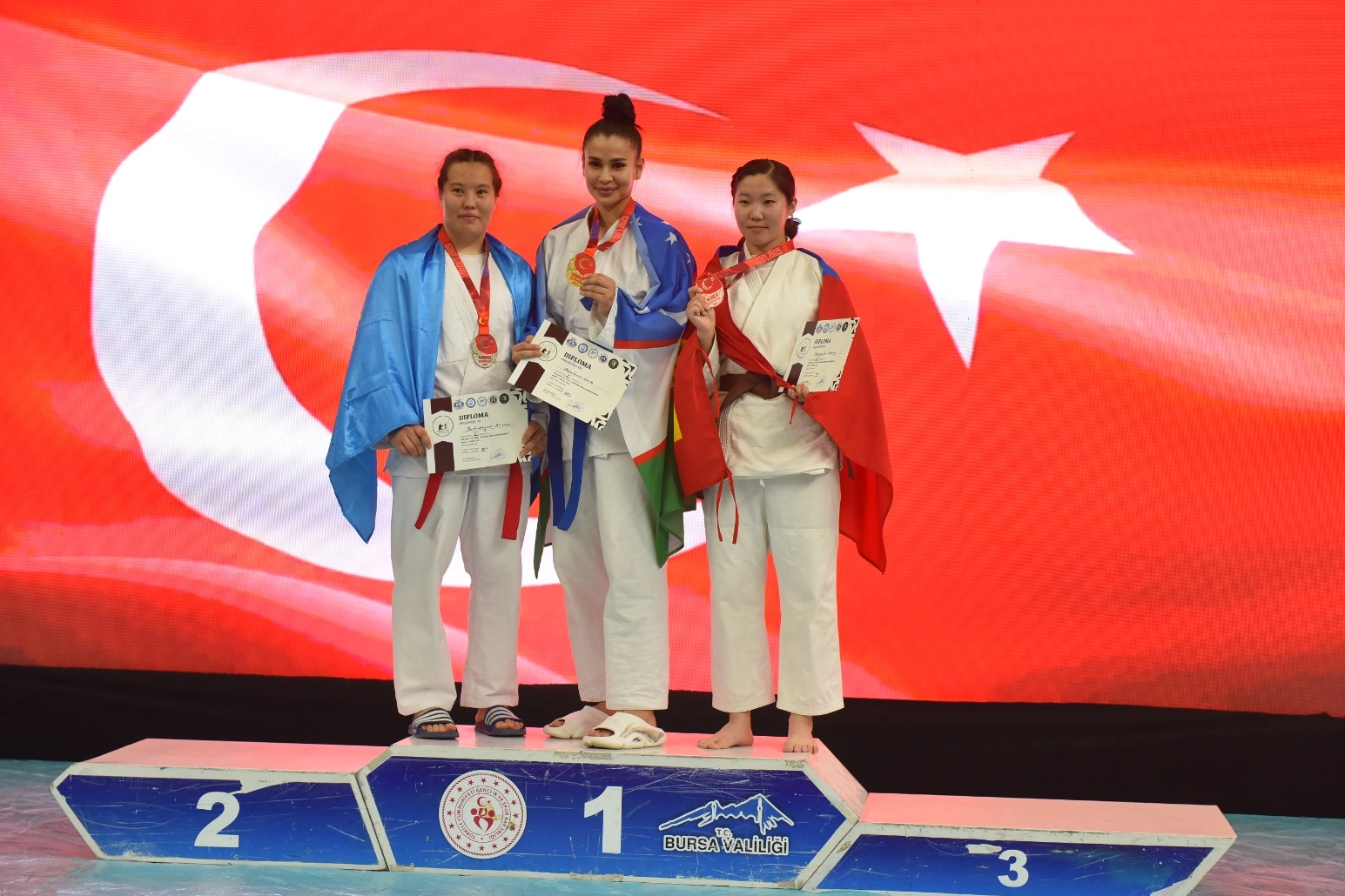 Bursa Yıldırım'da 27 ülke buluştu