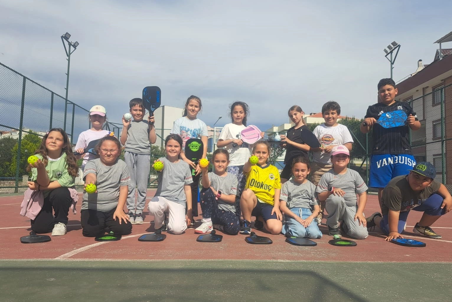 İzmir'de Bostanlıspor’dan Pickleball için “Aile Okulu”