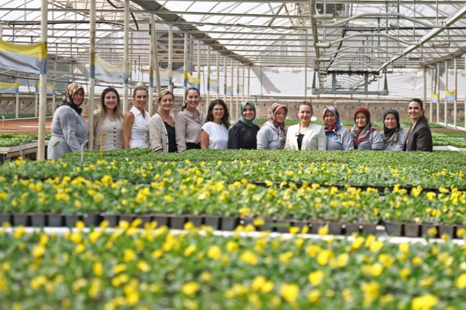 Antalya'yı kadınlar süslüyor