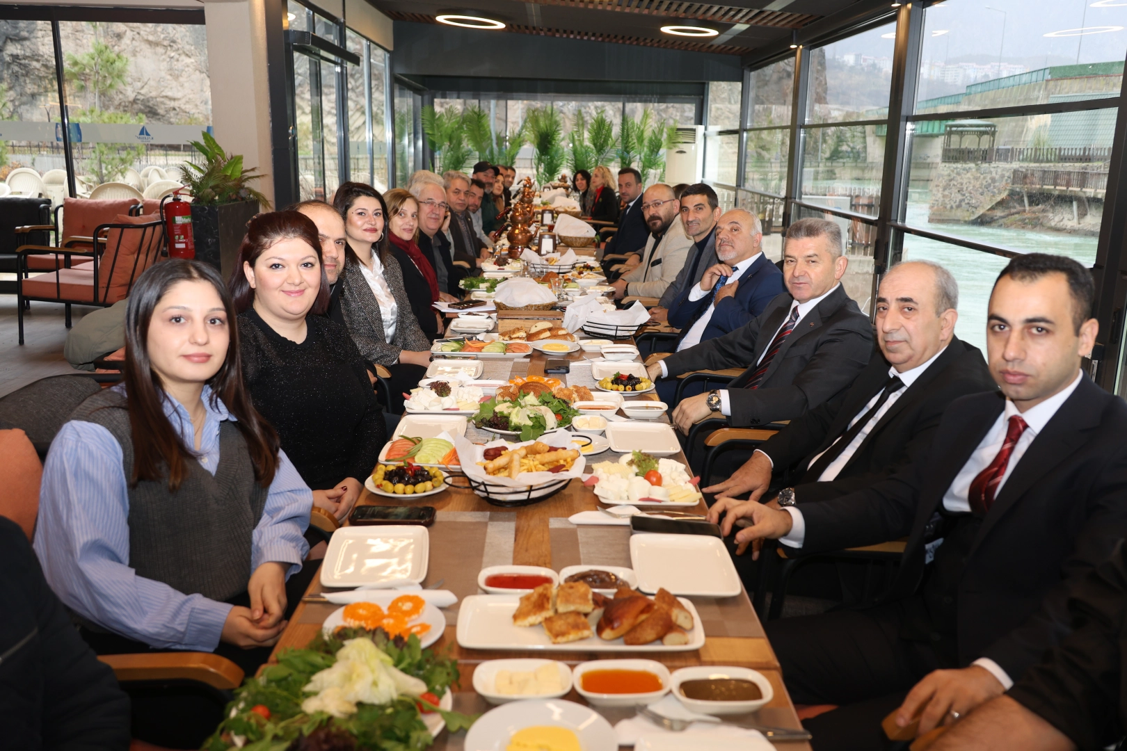 Artvin Valisi Turan Ergün gazetecilerle bir araya geldi