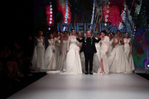 İzmir Fashion Week’te damatlık ve gelinlik defileleri göz kamaştırdı. İZMİR