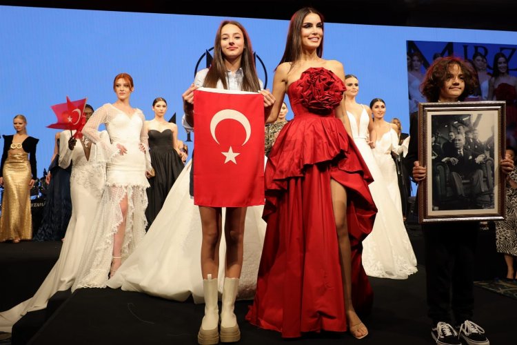 Tasarımcı Hülya Albayrak- MirzAda Haute Couture, tamamı el işçiliğiyle Cumhuriyet’in