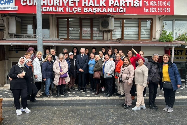 CHP Gemlik Kadın Kolları, düzenledikleri geniş katılımlı tanışma programında bir