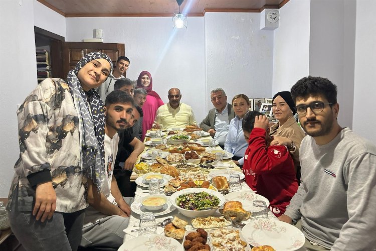 Güzelbahçe Belediye Başkan Adayı Mustafa Günay, Turan Ailesi ile birlikte