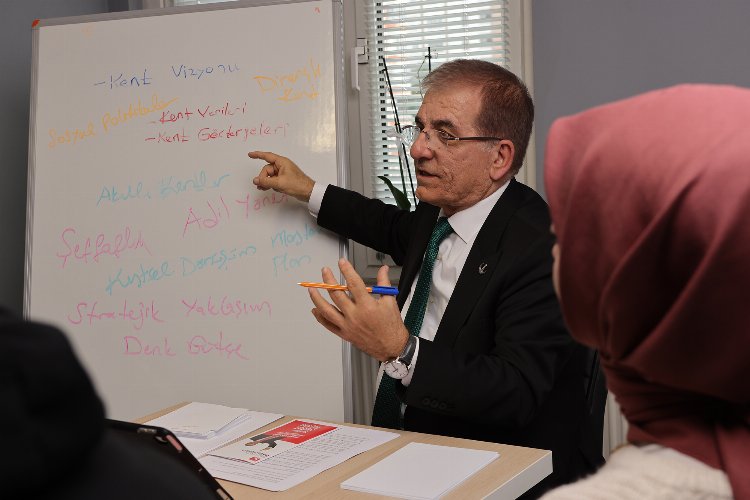 Yeniden Refah Partisi Bursa Büyükşehir Belediye Başkan Adayı Sedat Yalçın,