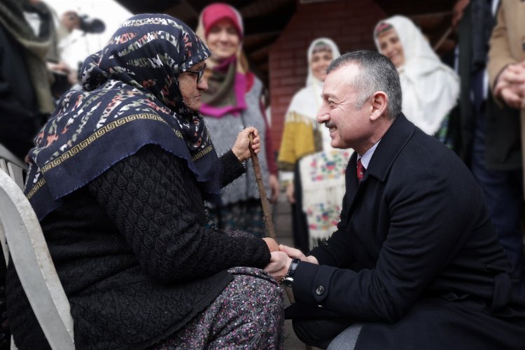 Kocaeli Büyükşehir Belediye Başkanı Tahir Büyükakın, Anneler Günü dolayısıyla yayınladığı