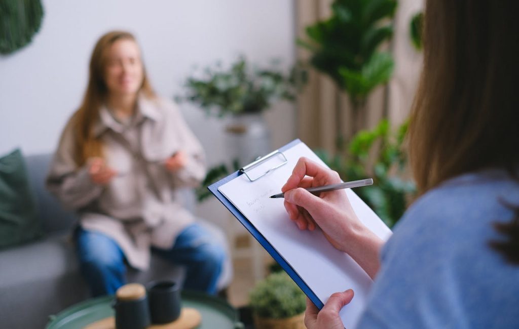 Depresyon, modern toplumun en yaygın ve etkileyici ruhsal rahatsızlıklarından biridir.