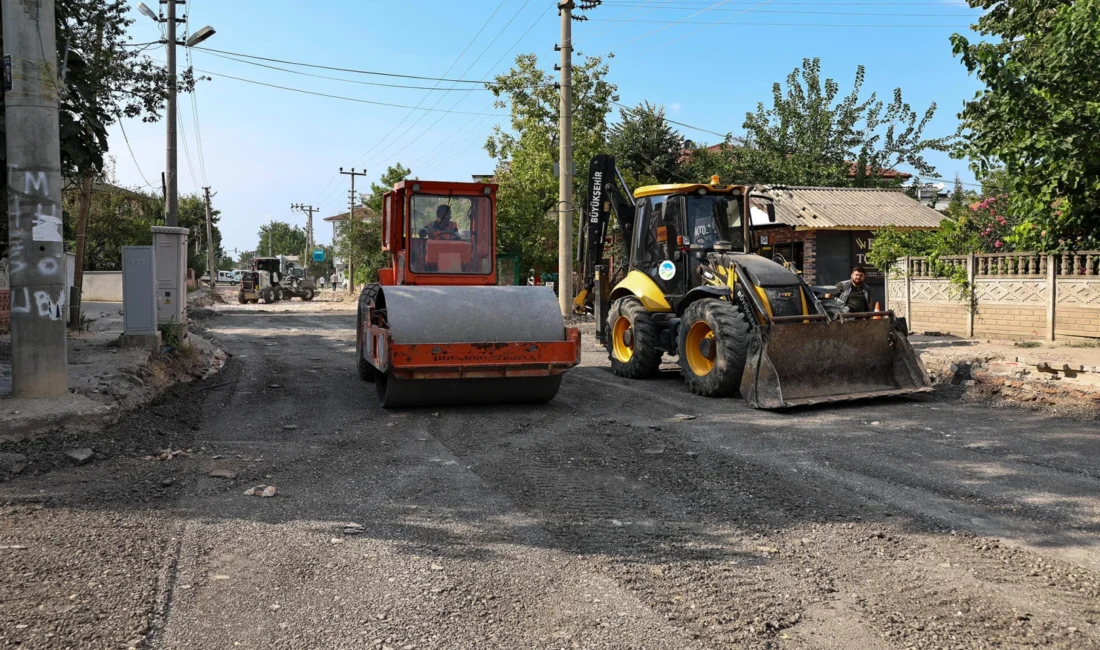 Sakarya Büyükşehir Belediye Başkanı Yusuf Alemdar, Küpçüler Caddesi’nde yürütülen yolyenileme