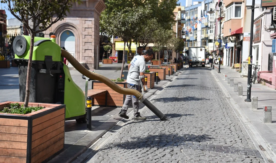 Çanakkale Belediyesi Temizlik İşleri Müdürlüğü ekiplerimizce kentimizin cadde ve sokaklarında