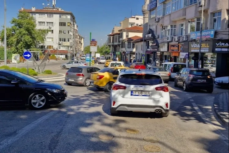 Bursa’nın en eski meydanlarından biri olan Çekirge Meydanı, günün her