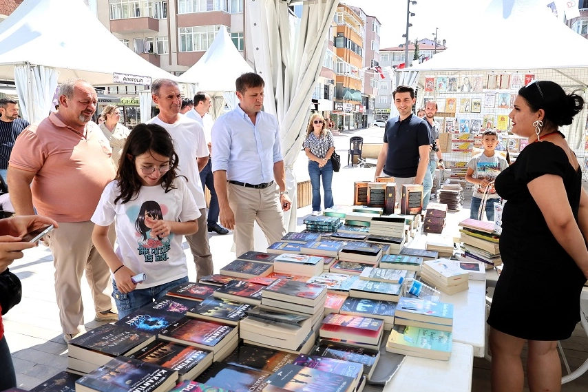 Çerkezköy Belediyesi tarafından bu yıl üçüncüsü düzenlenen Kitap Fuarı Emek