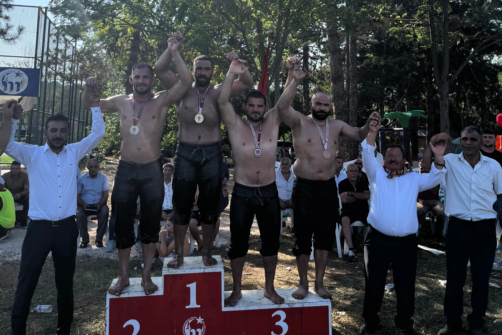 Sakarya Büyükşehir Belediyesi Yağlı Güreş Takımı sporcuları hafta sonu İstanbul,