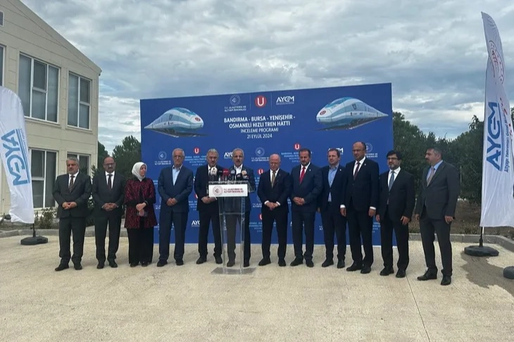 Ulaştırma ve Altyapı Bakanı Abdulkadir Uraloğlu, açılış ve incelemeler gerçekleştirmek