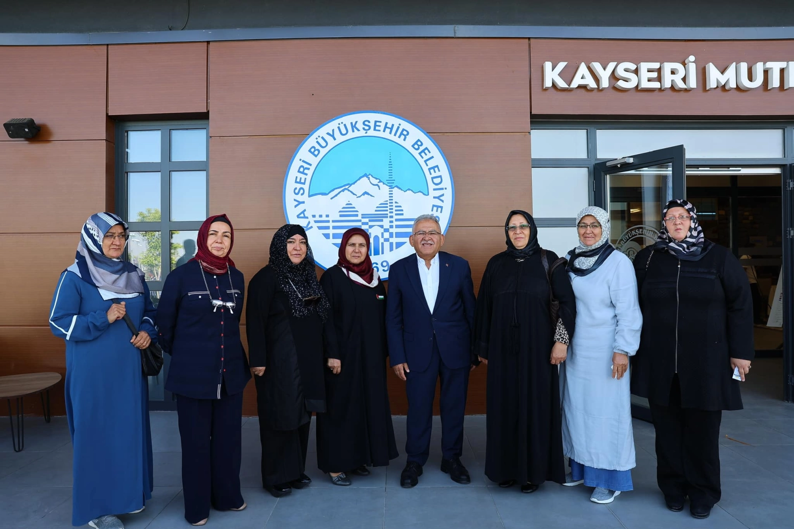 Kayseri Büyükşehir Belediye Başkanı Dr. Memduh Büyükkılıç, çeşitli sivil toplum