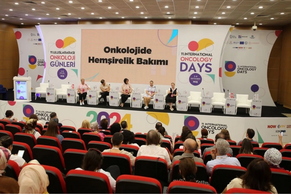 Muş’ta “Kanserden Daha Güçlüyüz” mottosuyla düzenlenen 11. Uluslararası Onkoloji Günleri