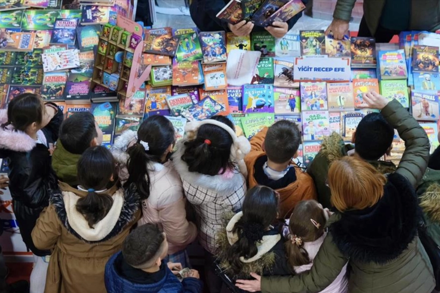 Bursa’da İnegöl Belediyesi’nin bu yıl 8’incisini düzenlediği Kitap Günleri Fuarı