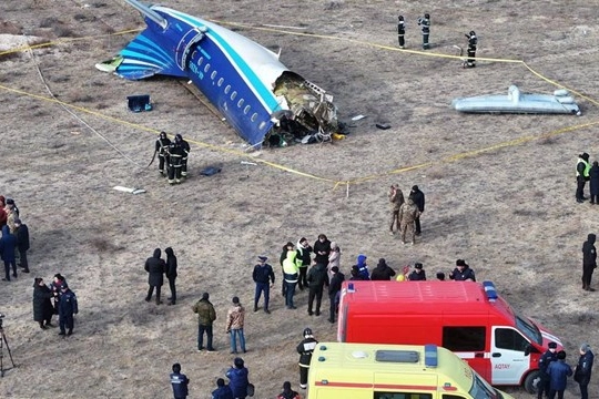 Azerbaycan’da, Azerbaycan Hava Yollarına (AZAL) ait yolcu uçağının Kazakistan’ın Aktau