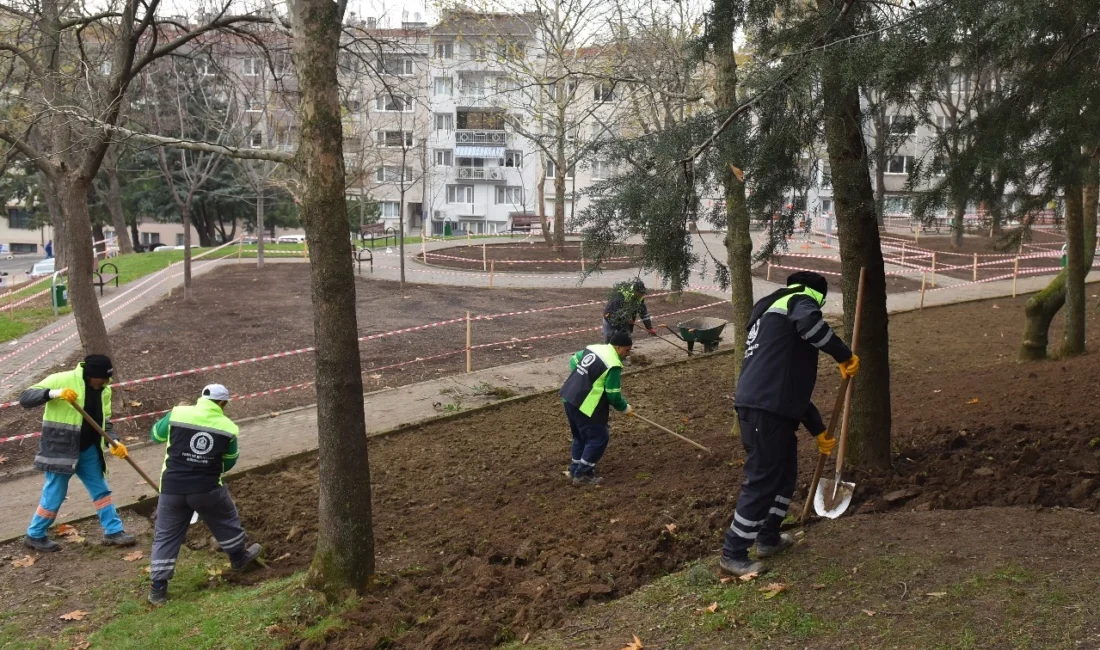 Bursa’da Yıldırım Belediyesi Park ve Bahçeler Müdürlüğü Ekipleri, parklarda bakım