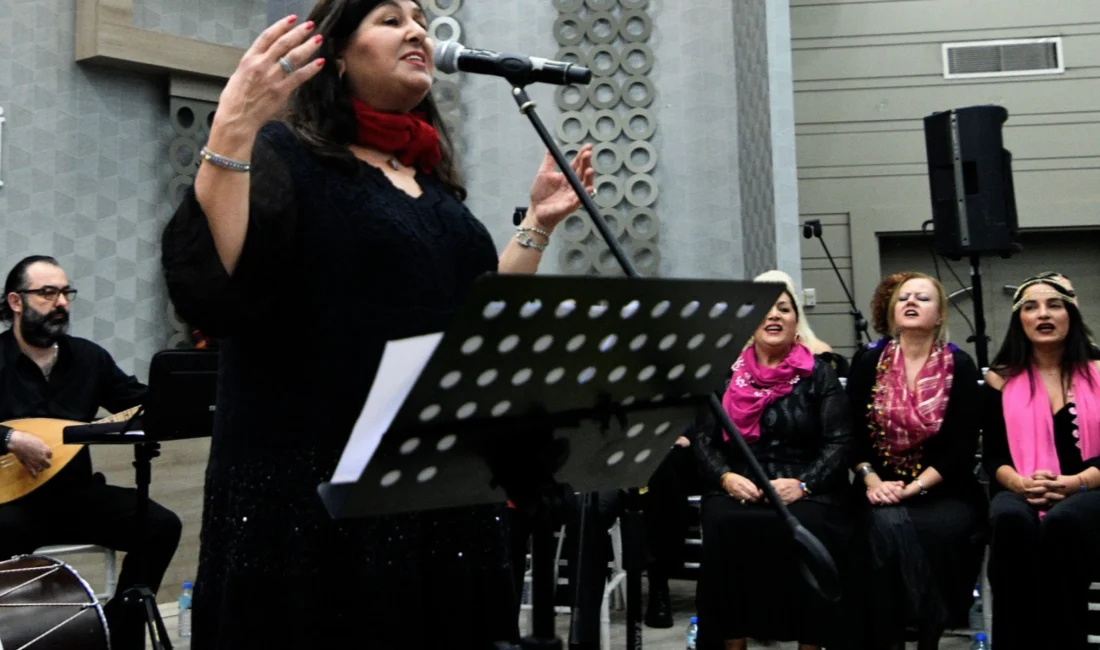 İzmir Bornova Belediyesi’nin ev sahipliğinde İzmir Barosu Türk Halk Müziği