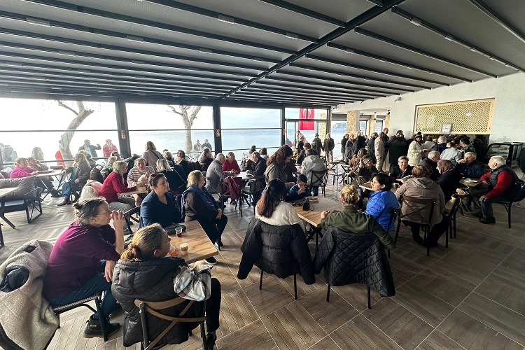 Marmara Adalar Belediyesi tarafından hayata geçirilen Kole Ada Cafe, düzenlenen