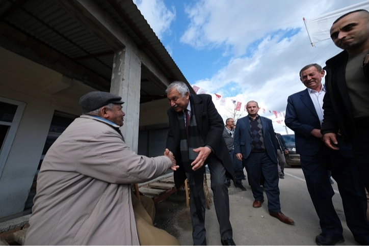 Adana Büyükşehir Belediye Başkanı Zeydan Karalar, seçim öncesi emekliye destek