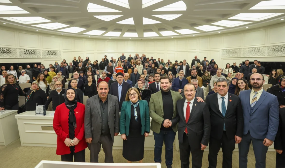 Gaziantep Büyükşehir Belediyesi’ne bağlı Moral Evi’nden hizmet alan Alzheimer danışanlarına,