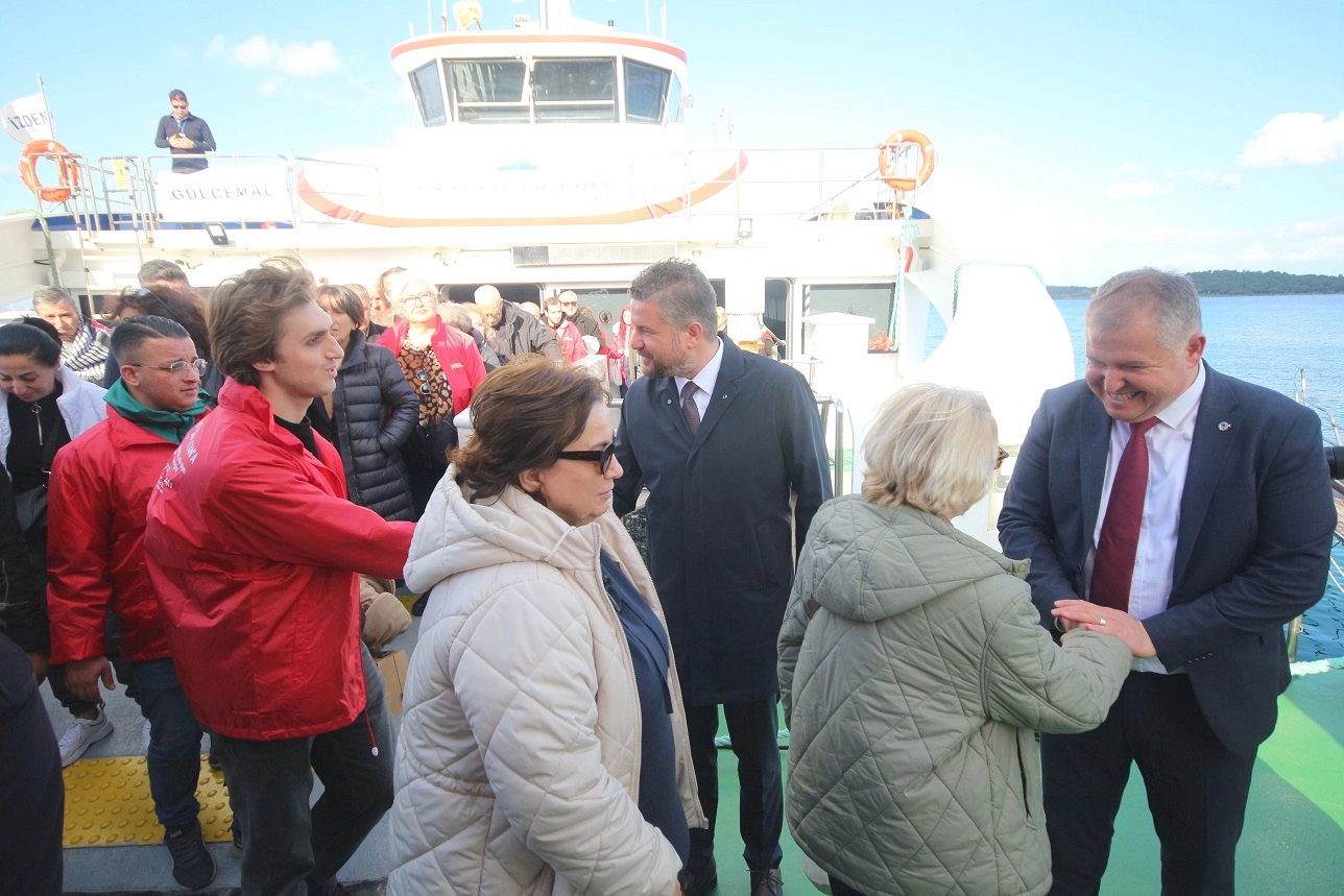 Türkiye’nin dört bir yanından mübadil torunları İzmir’de ağırlandı. Selanik Kayalar