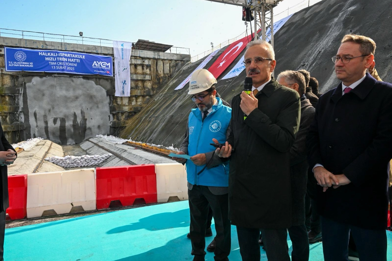 İstanbul’da Halkalı-Ispartakule Hızlı Tren Hattı TBM-2 Işık Görme Töreni’nde konuşan