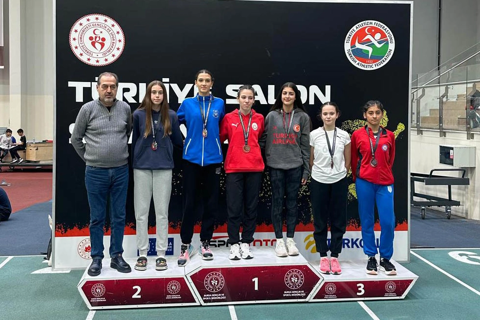 Sakarya Büyükşehir Belediyesi atletizm takımından 5 sporcu Bursa’da düzenlenen U16