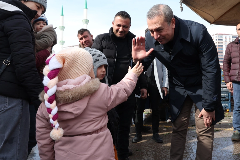 Sivas Belediyesi tarafından şehir merkezindeki ihtiyaç sahibi vatandaşlara yönelik Ramazan