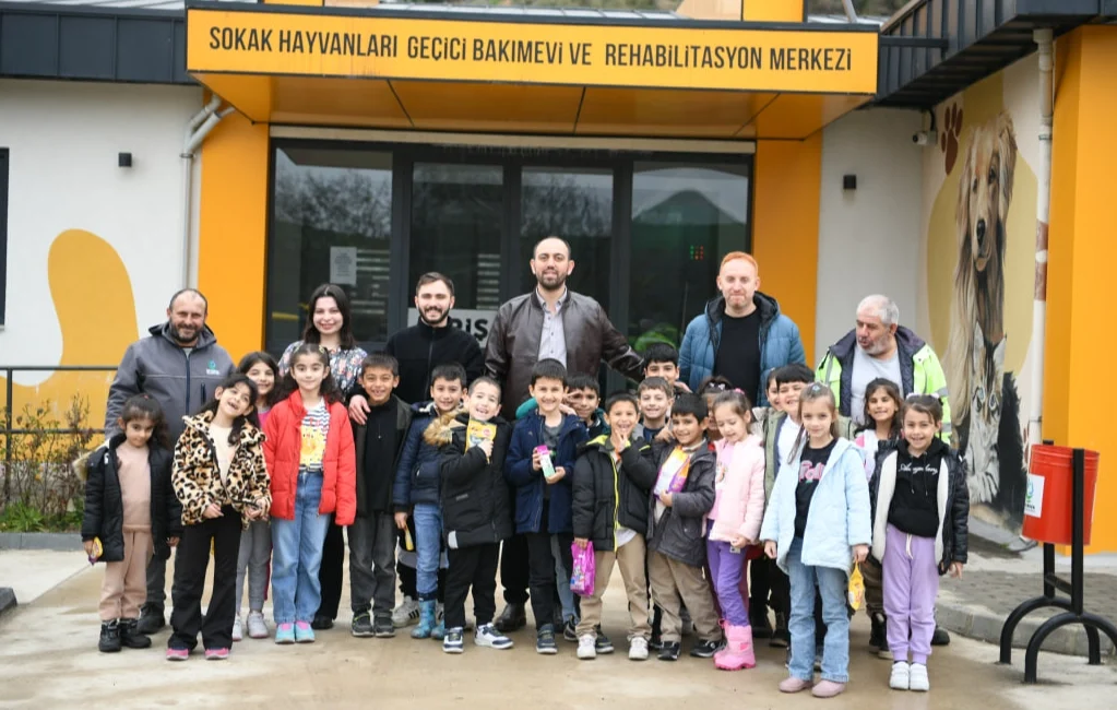 Kocaeli’ne bağlı Çayırova Akçakoca İlkokulu’nun minik öğrencileri, Çayırova Belediyesi Sokak